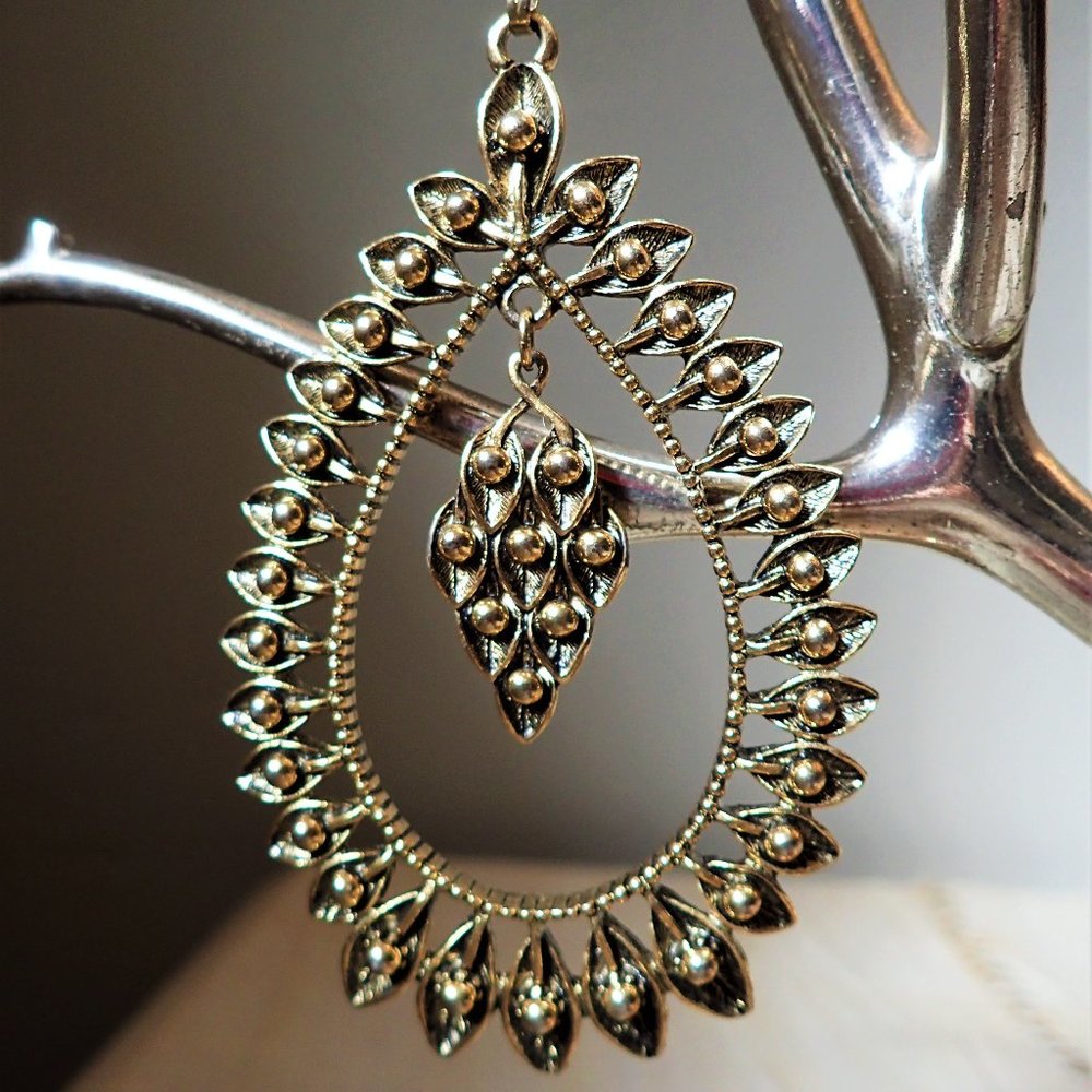 VTG Sarah Coventry Double 3.5" Pendant Necklace